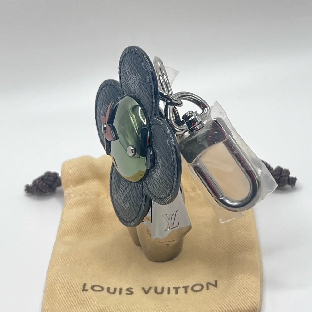 LOUIS VUITTON Monogram Eclipse Vivienne Keychain Bag Charm Holder Spaceman Grey